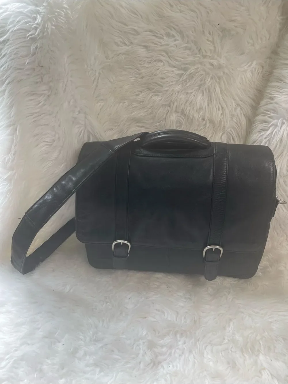 Kenneth Cole Black Leather large briefcase with padded shoulder strap .